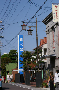 Tamron A09 75 mm F6.3 1/1000 sec ISO200